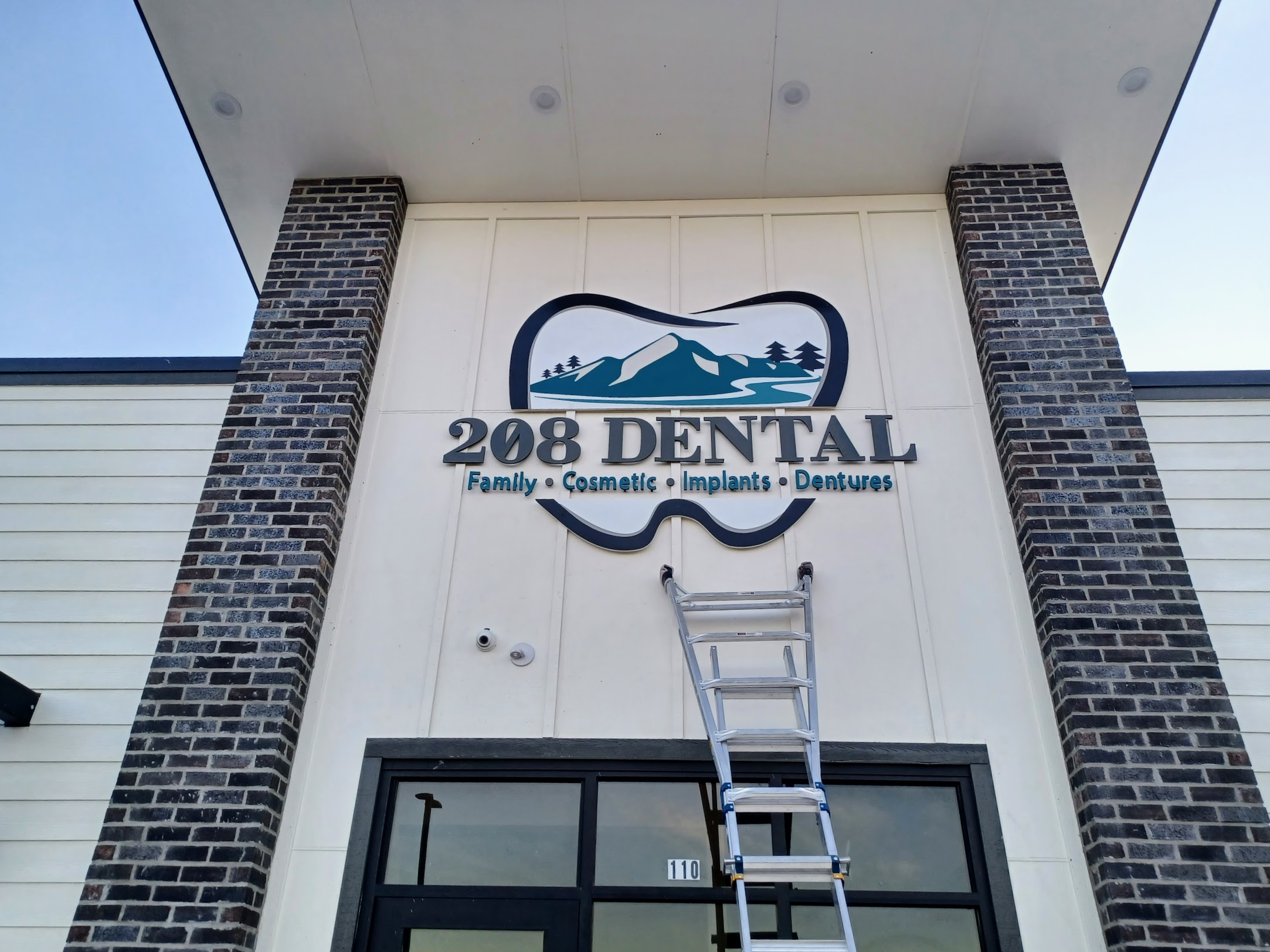 208 Dental Exterior Sign